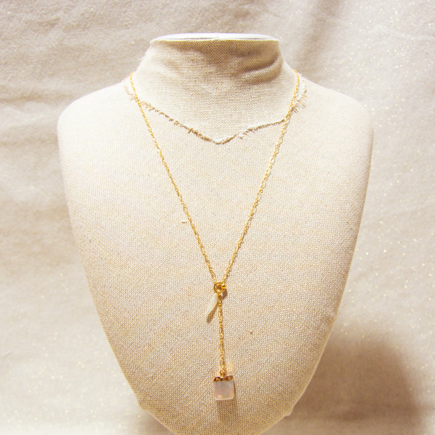 Chain necklace - Mother-of-pearl medallion &amp; mother-of-pearl wing